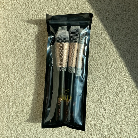 NEW BYOD 3 Piece Face Brush Set: Foundation, Contour, Highlighter Makeup Brushes - Picture 4 of 9